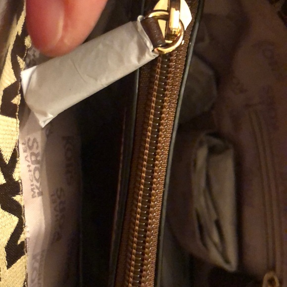 Michael Kors Jet Set Tote - Picture 5 of 6